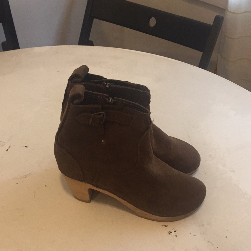 3 for $150 // No. 6 clog boots